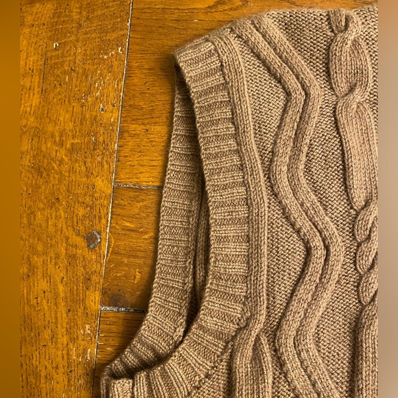 VTG Cashmere 100% Neiman Marcus V-Neck Cable Knit Sweater Camel Tan Scotland - Picture 4 of 9
